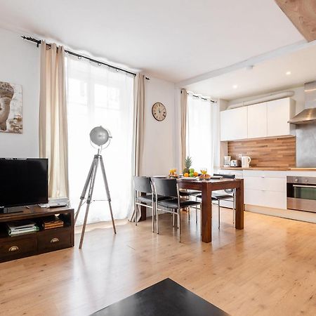 Avenue De Mars 2Br Apartment Paris Luaran gambar