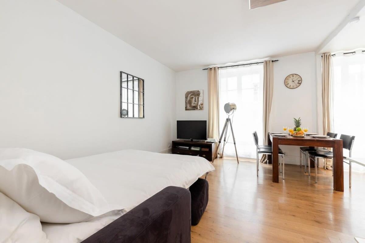 Avenue De Mars 2Br Apartment Paris Luaran gambar