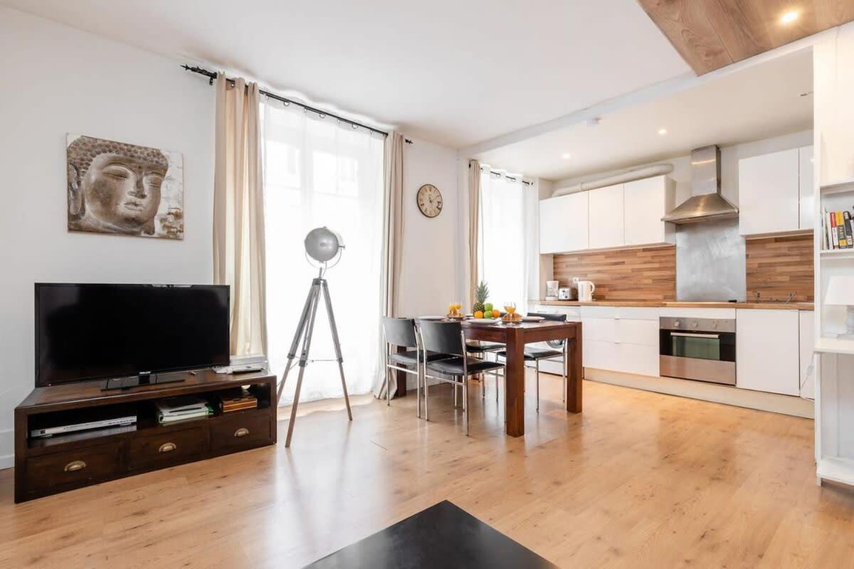 Avenue De Mars 2Br Apartment Paris Luaran gambar
